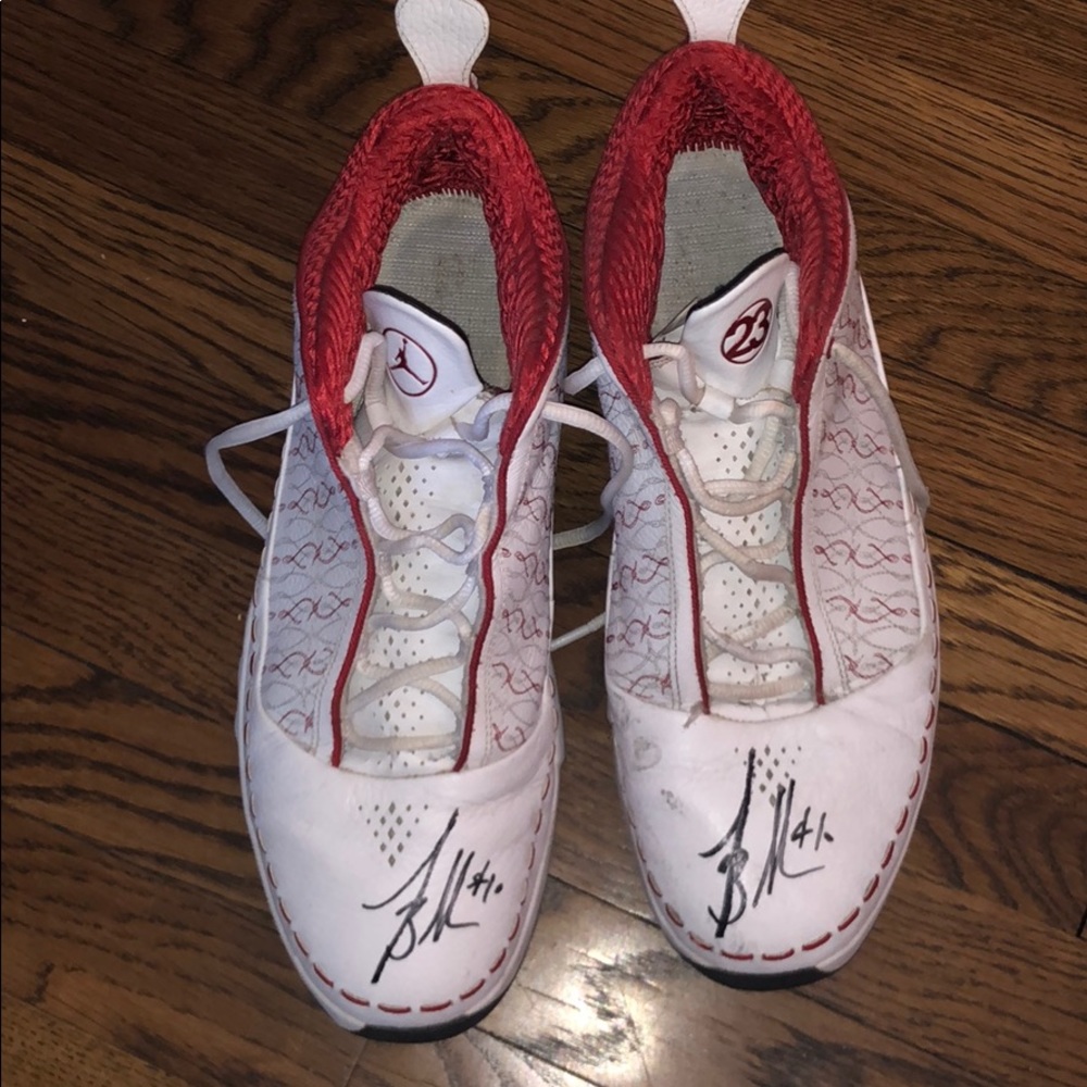 Sold Salim Stoudamire Signed Game worn Jordan